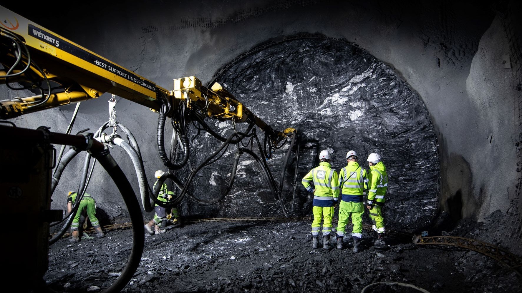 Download von www.picturedesk.com am 03.05.2023 (17:28).  BILD zu OTS - Brenner Basistunnel: Vortrieb mit Besichtigung der Ortsbrust *** Die Nutzung des Bildes für redaktionelle Zwecke ist kostenlos. Weitergehende Nutzung bedarf der Zustimmung des Aussenders. *** - 20230404_PD3362 - Rechteinfo: OTS-Bild (OTS) Redaktionelle Nutzung im thematischen Zusammenhang mit der Aussendung kostenfrei gestattet.