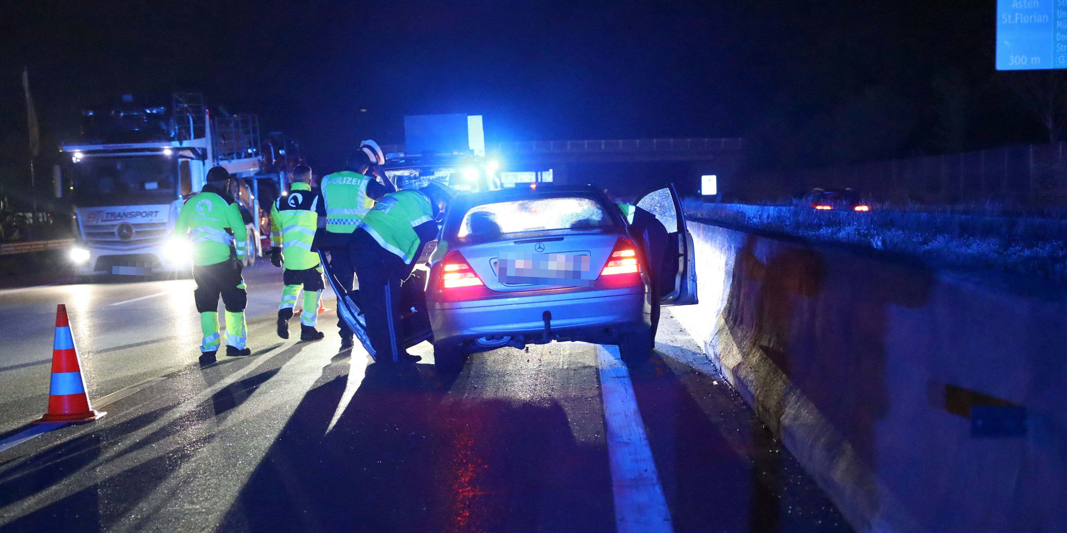 Der Mercedes krachte in einen anderen Mercedes.