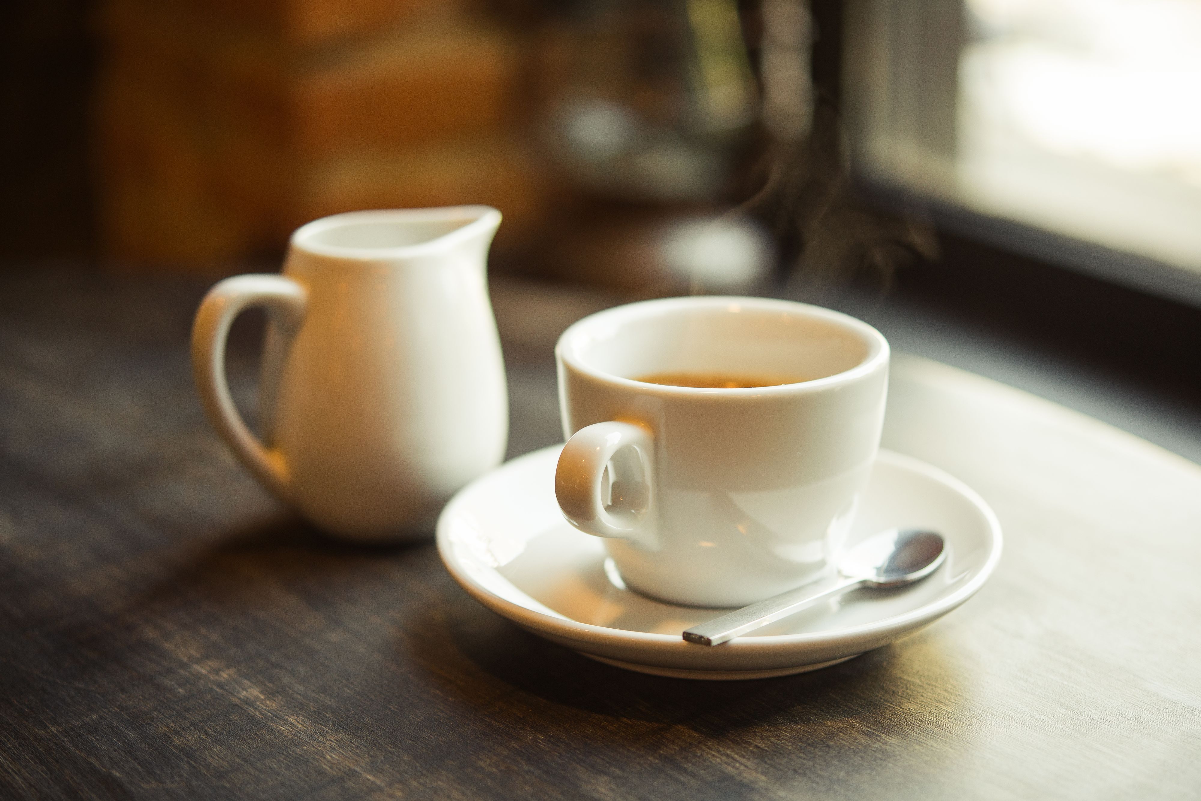 Eine Frau ging während ihrer Arbeitszeit zehn Minuten Kaffee trinken und wurde daraufhin gekündigt.