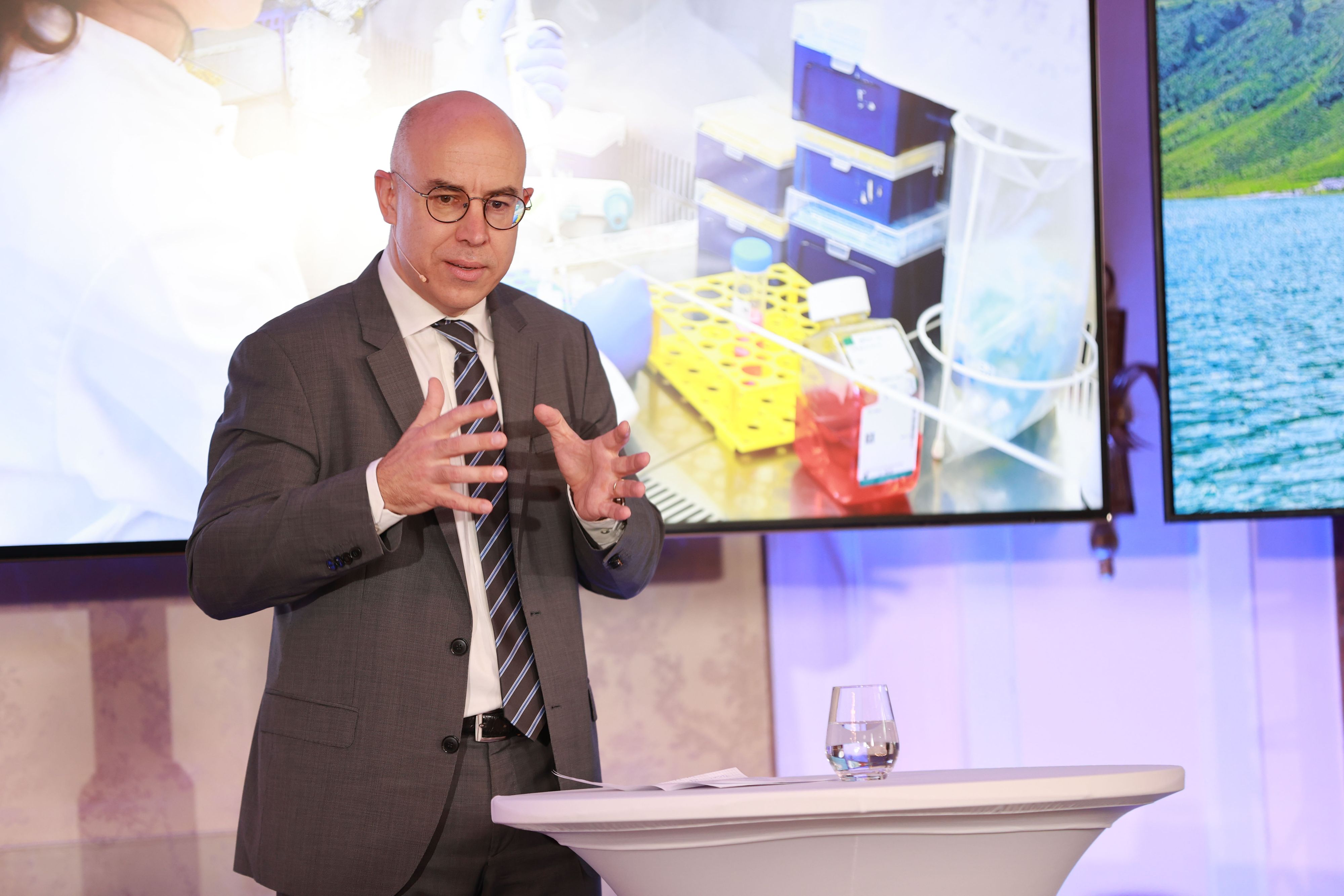 Gabriel Felbermayr plädiert jetzt für die Senkung der Mehrwertsteuer auf Lebensmittel und einen Deckel für Mietpreise.