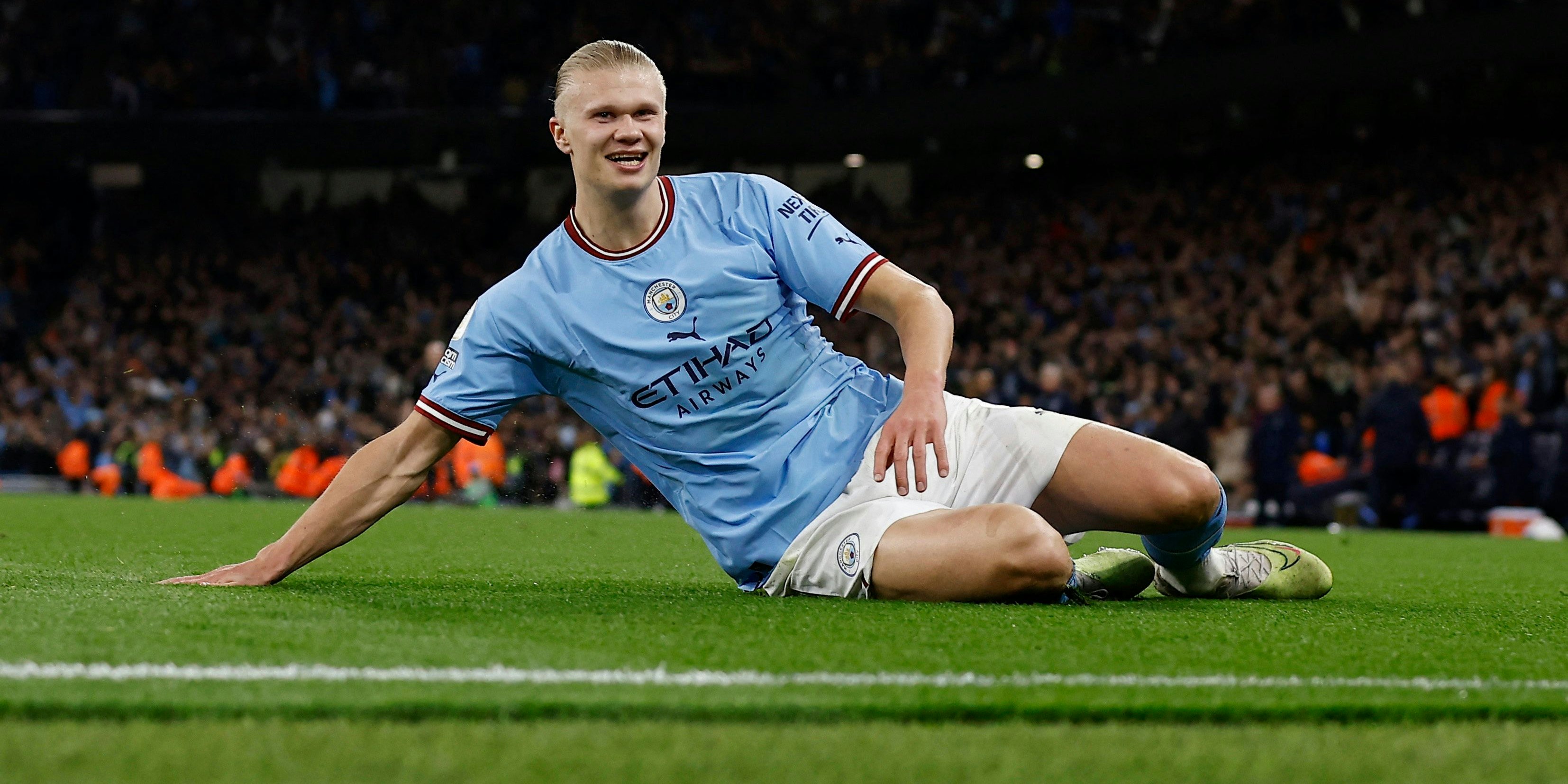 Erling Haaland trifft schon wieder für Manchester City. 