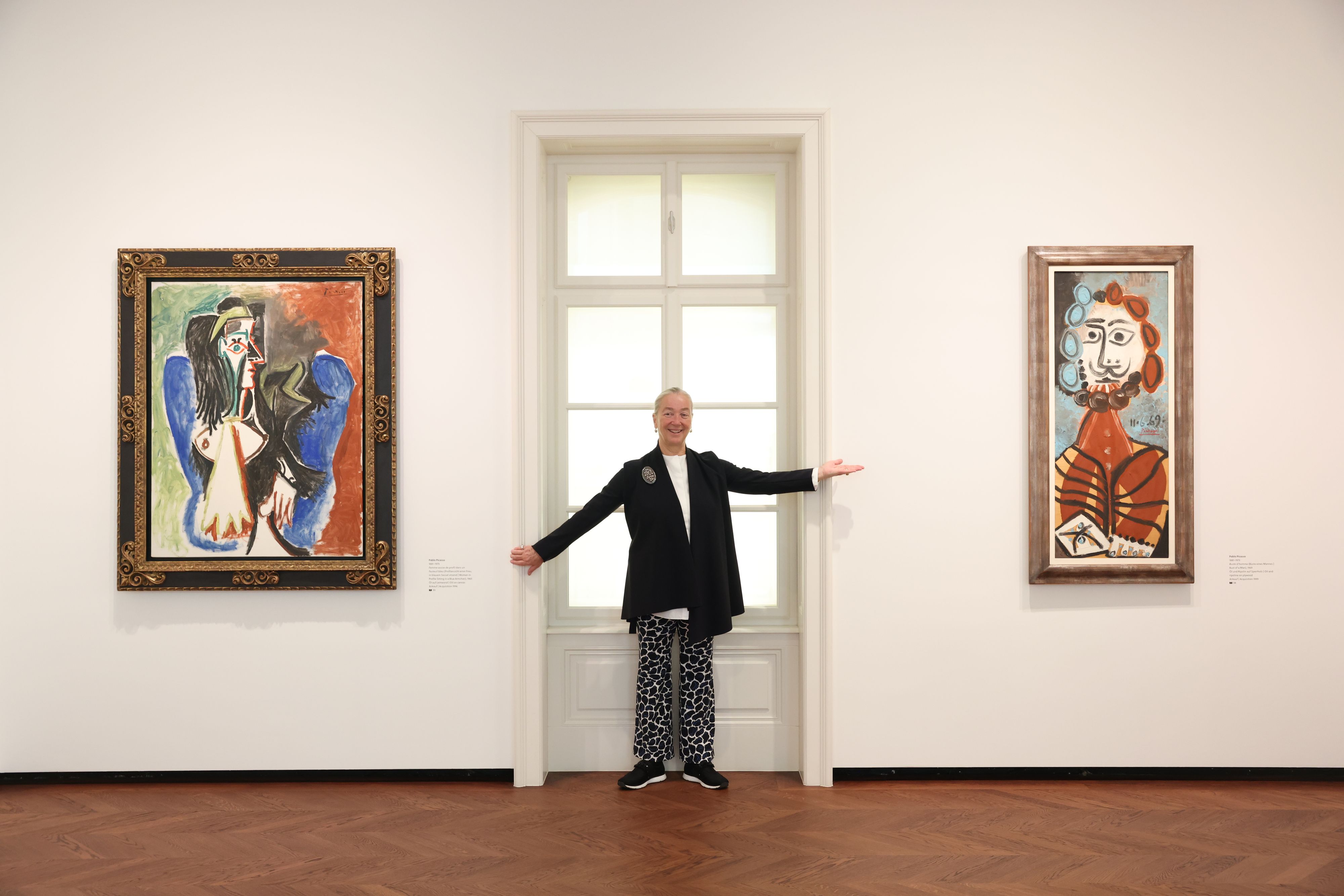 Agnes Husslein mit zwei ihrer Picassos.