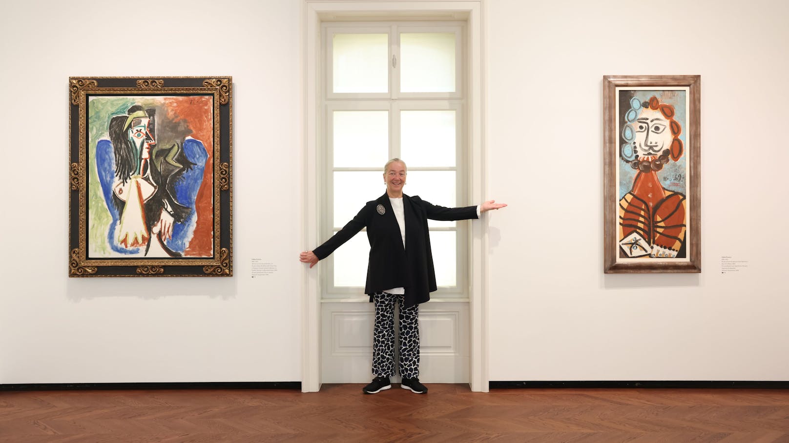 Agnes Husslein mit zwei ihrer Picassos.