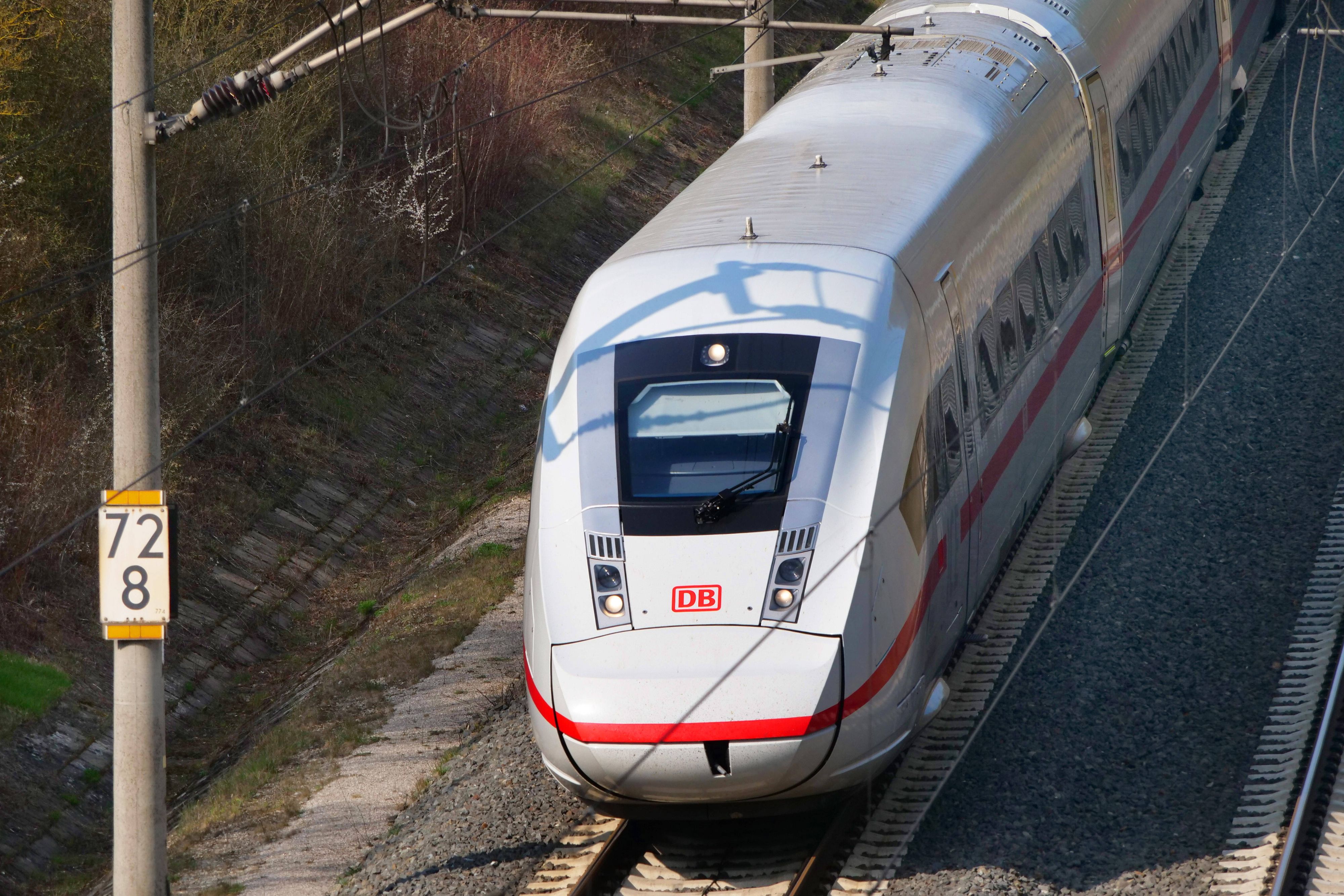 Bei einem Zugunglück in der deutschen Stadt Hürth wurden mindestens zwei Arbeiter getötet. (Symbolbild)
