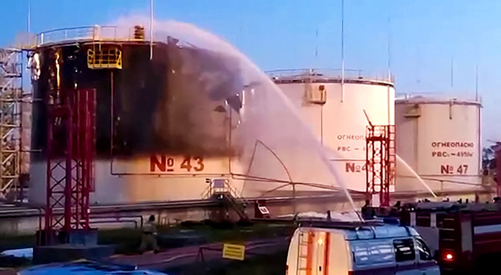 Zum zweiten Mal innerhalb kurzer Zeit kam es zu einem Großbrand in einem Tanklager nahe der Halbinsel Krim.