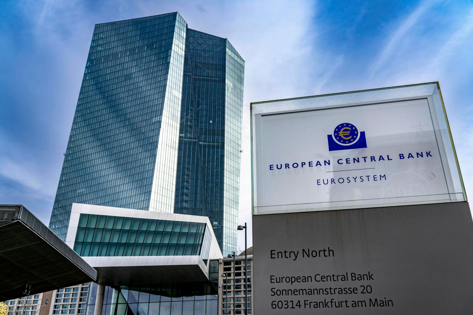 Die Europäische Zentralbank will stärker gegen die Inflation ankämpfen.