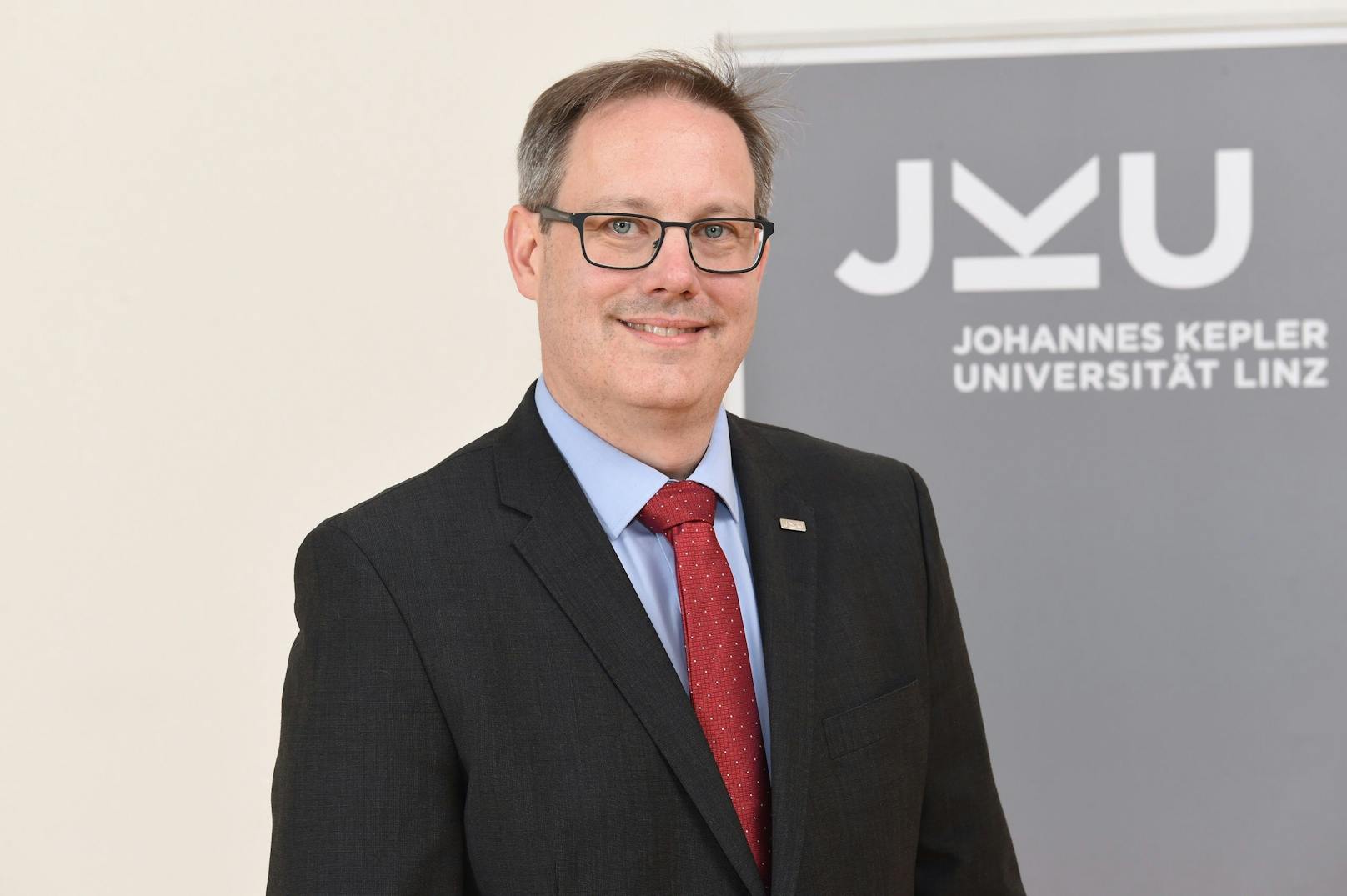 Stefan Koch ist ab Oktober neuer Rektor der JKU. Am Freitag wurde er offiziell gewählt.