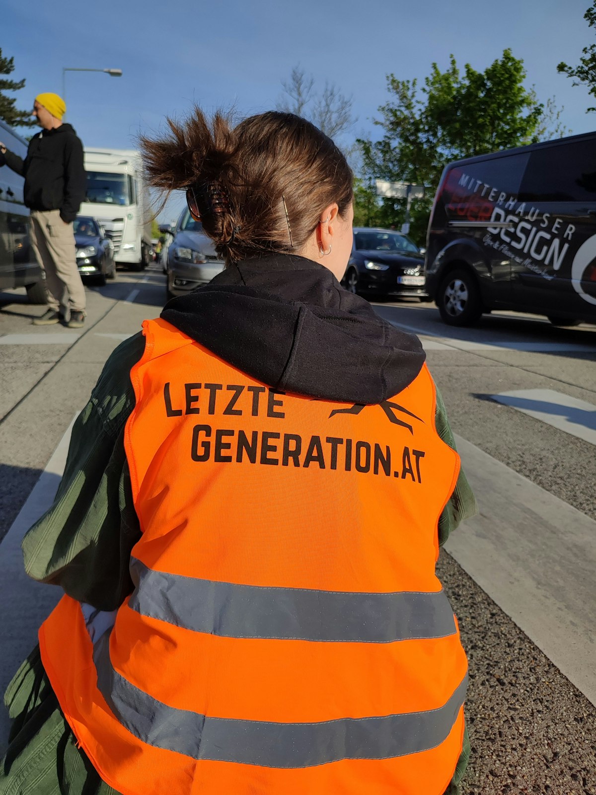 Auch am Freitag blockieren die Klima-Klebe wieder Straßen am mehreren Orten.