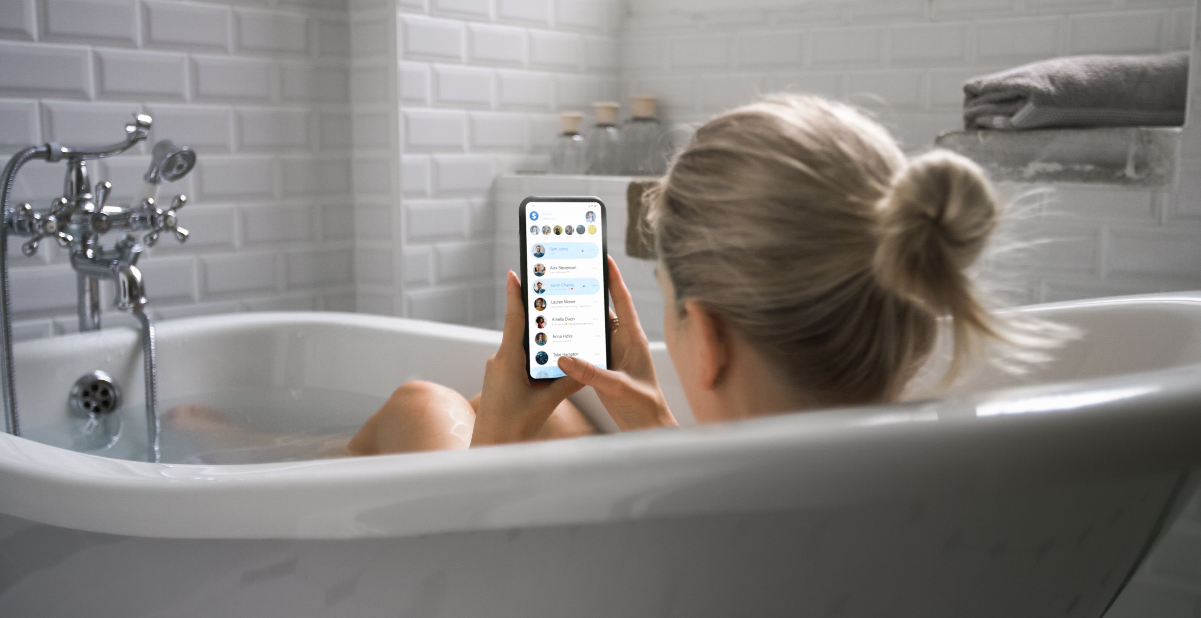 Mariantonietta C. starb, weil ihr das Handy in die Badewanne fiel. 