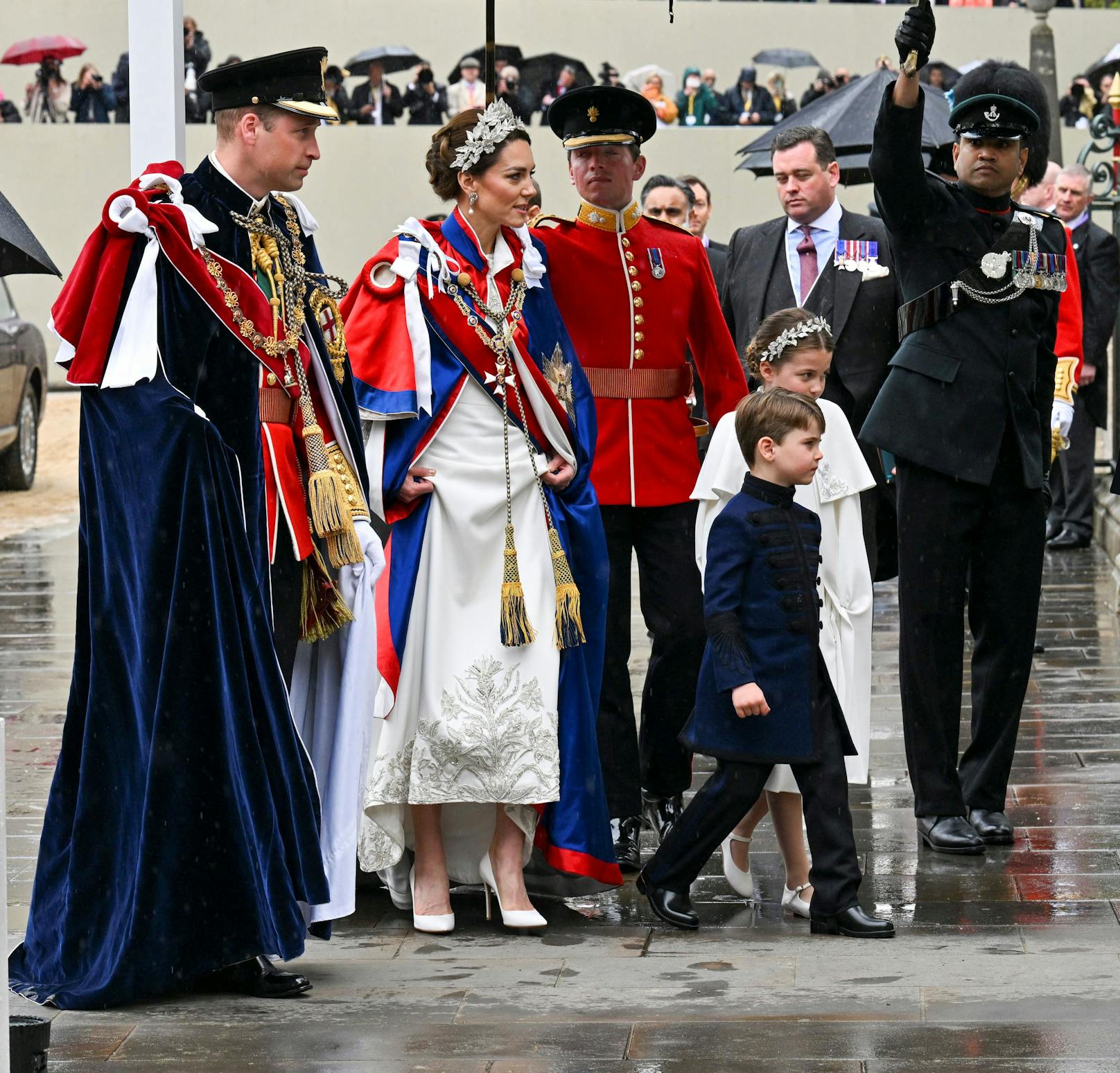 Prinz William und Prinzessin Kate kommen in der Westminster Abbey an. 