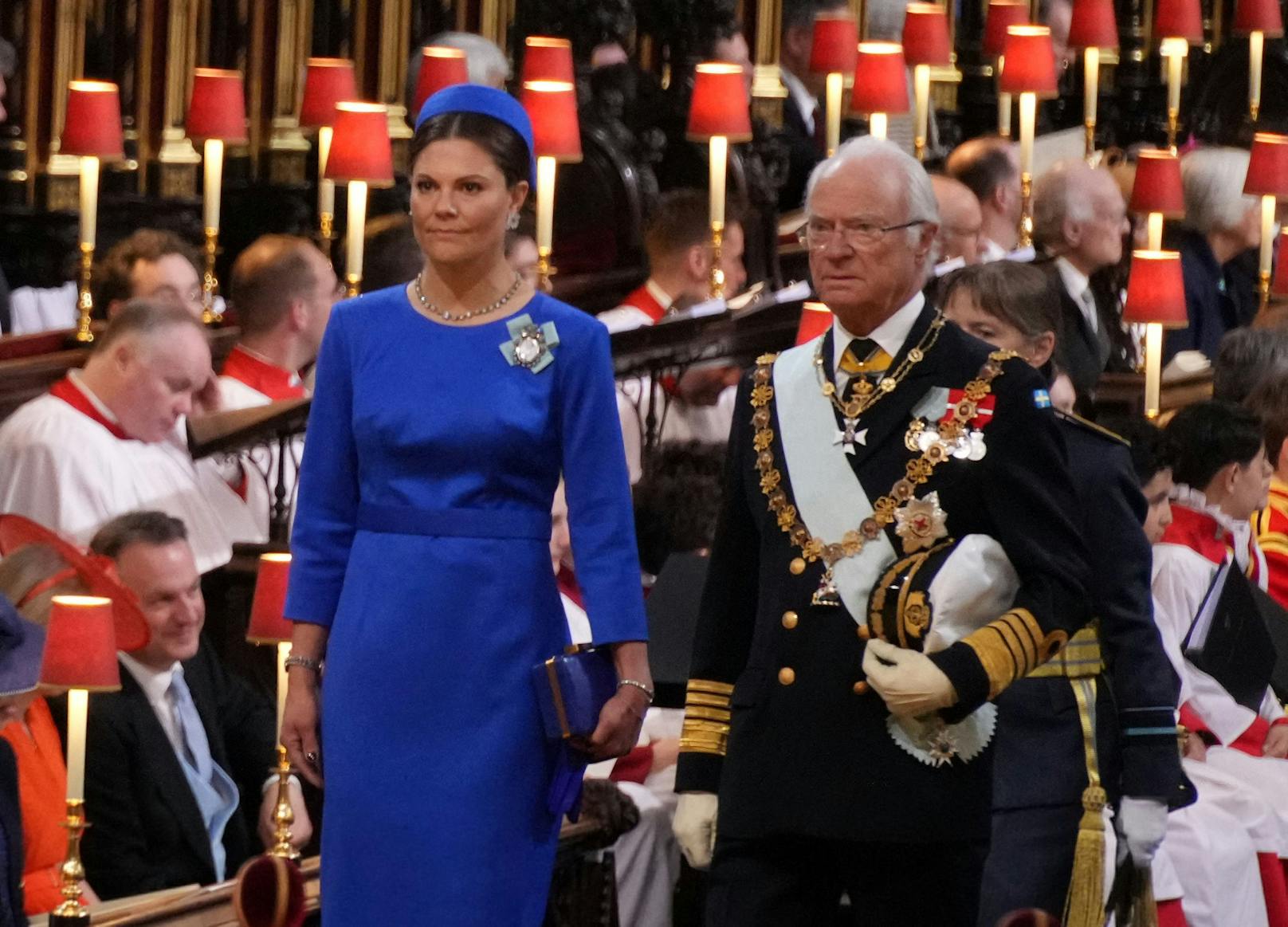 Kronprinzessin Victoria von Schweden mit ihrem Vater König Carl XVI. beim Einzug in die Westminster Abbey. 