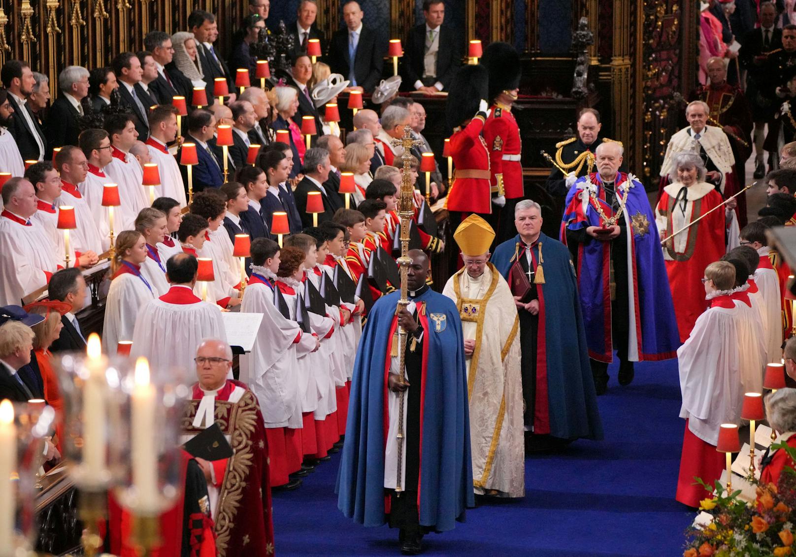 Der Erzbischof von Canterbury beim Einzug in die Westminster Abbey. 