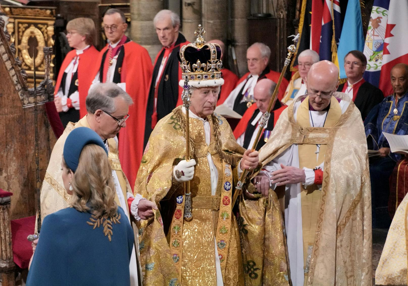 Die Krone sitzt: König Charles III. ist jetzt offiziell König.