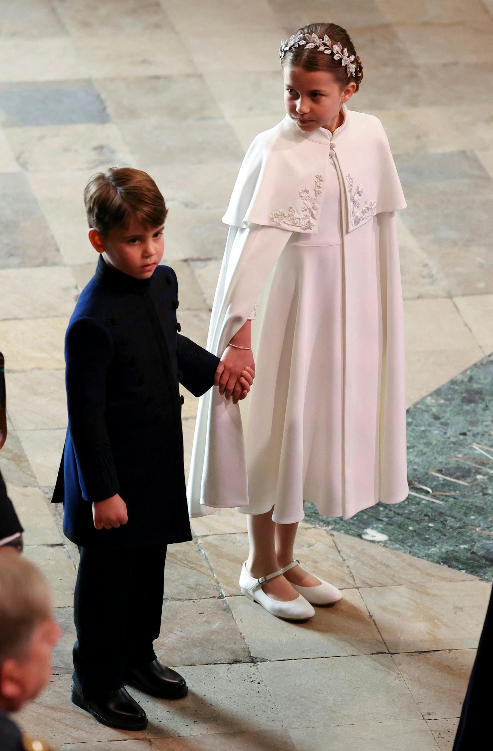 Prinz Louis und Prinzessin Charlotte entzückten die Krönungsgesellschaft und etliche Fans auf Social Media.