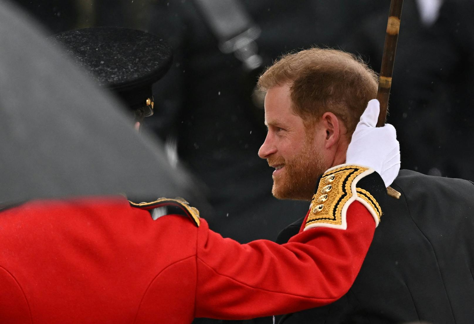 Prinz Harry hat bei der Krönung seines Vaters eine Außenseiterrolle. 