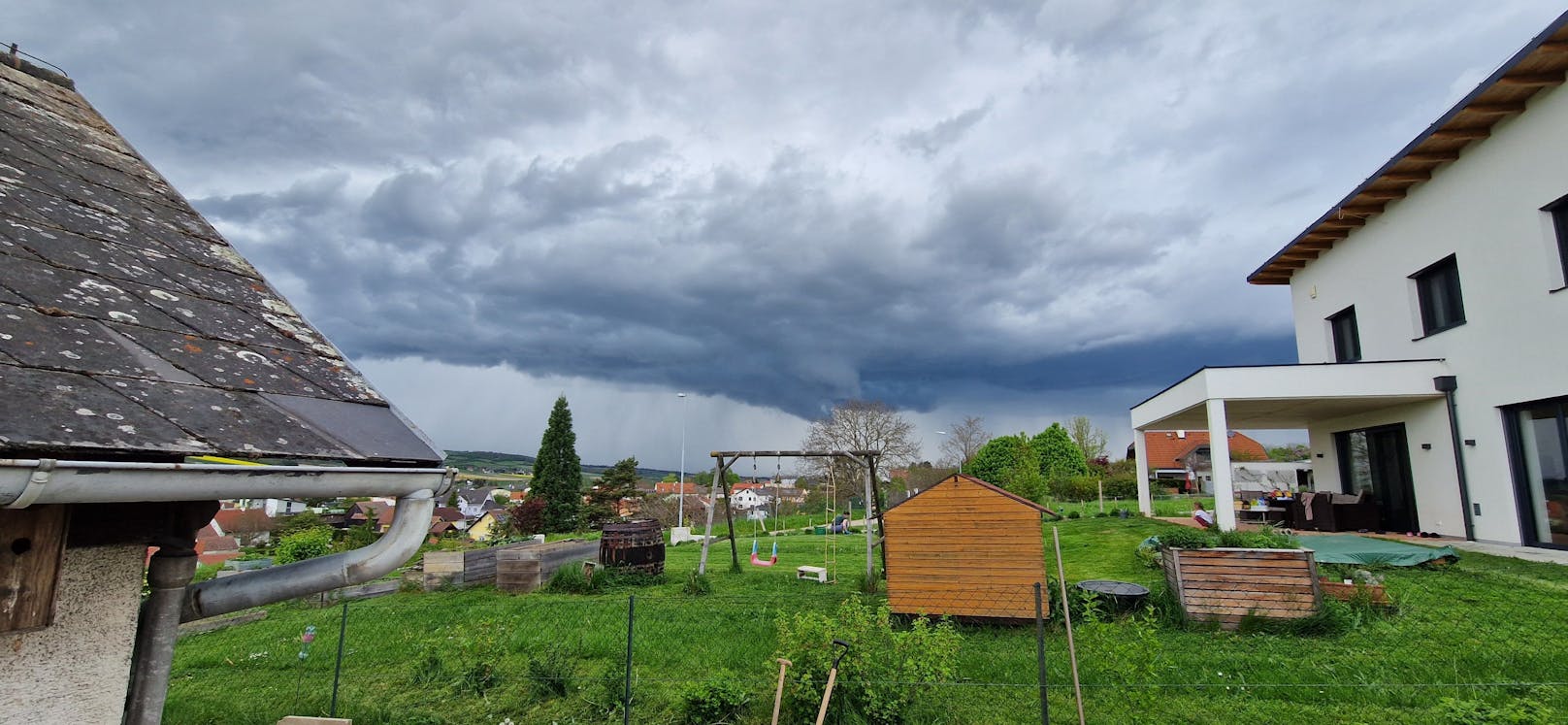 Marco berichtet über die Tornado-Sichtung aus Großweikersdorf