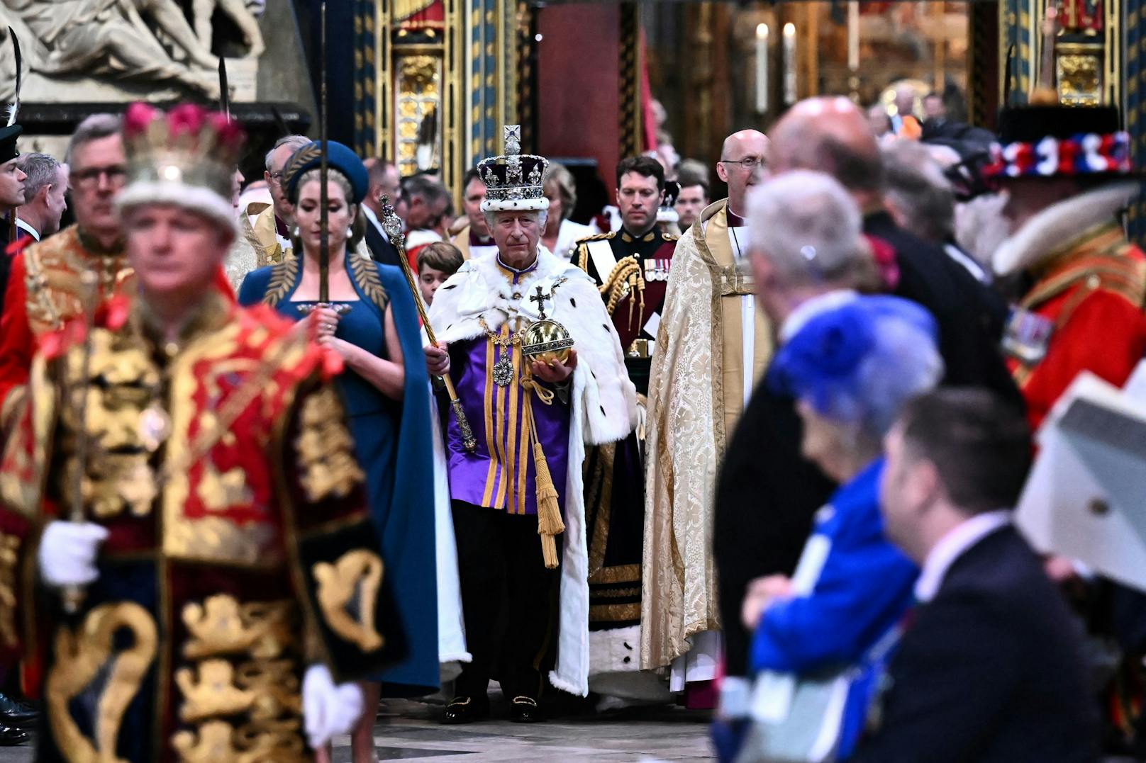Der frisch gekrönte König Charles III. beim Verlassen der Westminster Abbey.