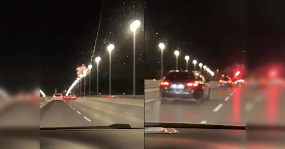 Die Männer schossen mit Raketen aus ihrem Fahrzeug.