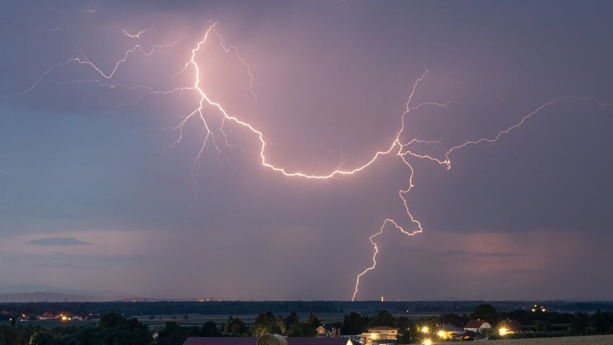Ein Blitz bei Stockerau. 