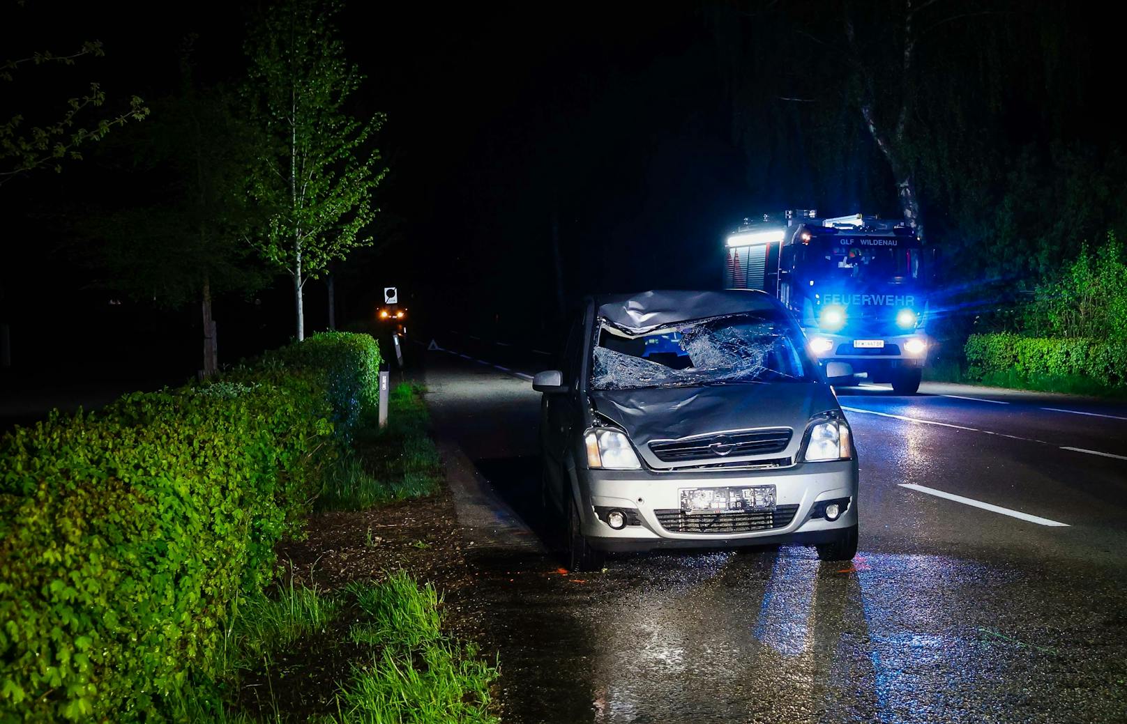 Ein 53-Jähriger aus dem Bezirk Braunau fuhr am Samstag gegen 21:45 Uhr mit seinem Pkw im Gemeindegebiet von Aspach auf der L507 Richtung Wildenau.