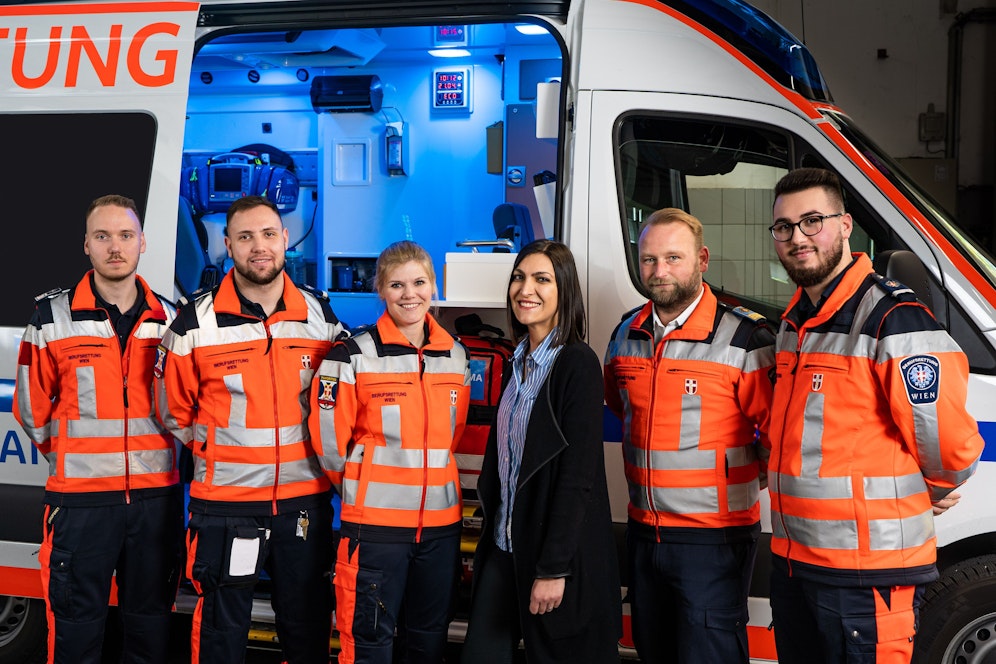 Georg S., Fabian B., Ulrike Sch., Patientin Lena, Michael M. und Faith C. (v.li.) freuten sich über das Wiedersehen.