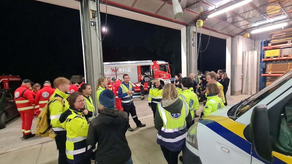 Die Rettungshunde NÖ, die Rettungshunde-Brigade, Feuerwehr sowie Polizei standen im Großeinsatz.