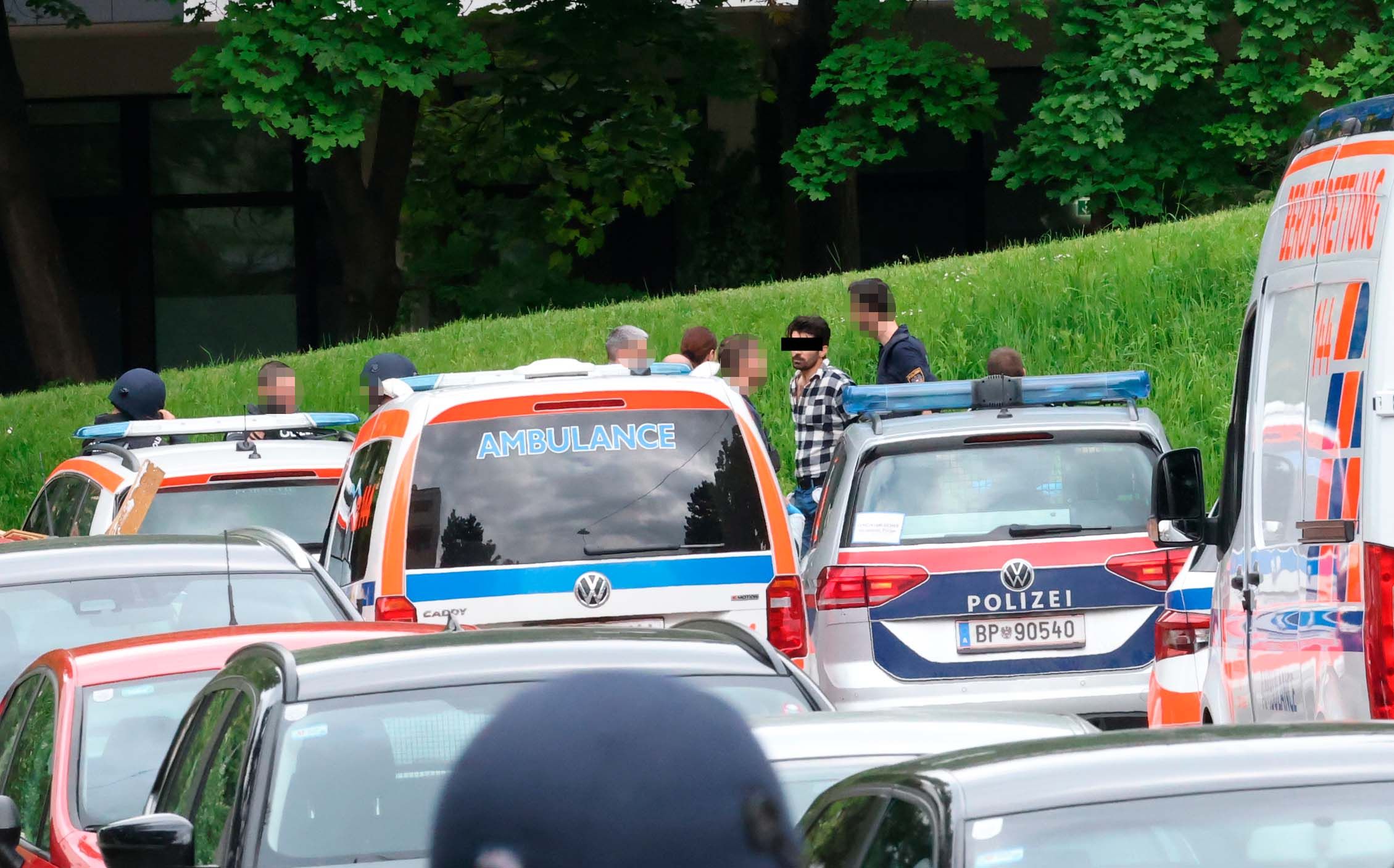 Polizei nimmt Verdächtigen nach Bluttat fest.