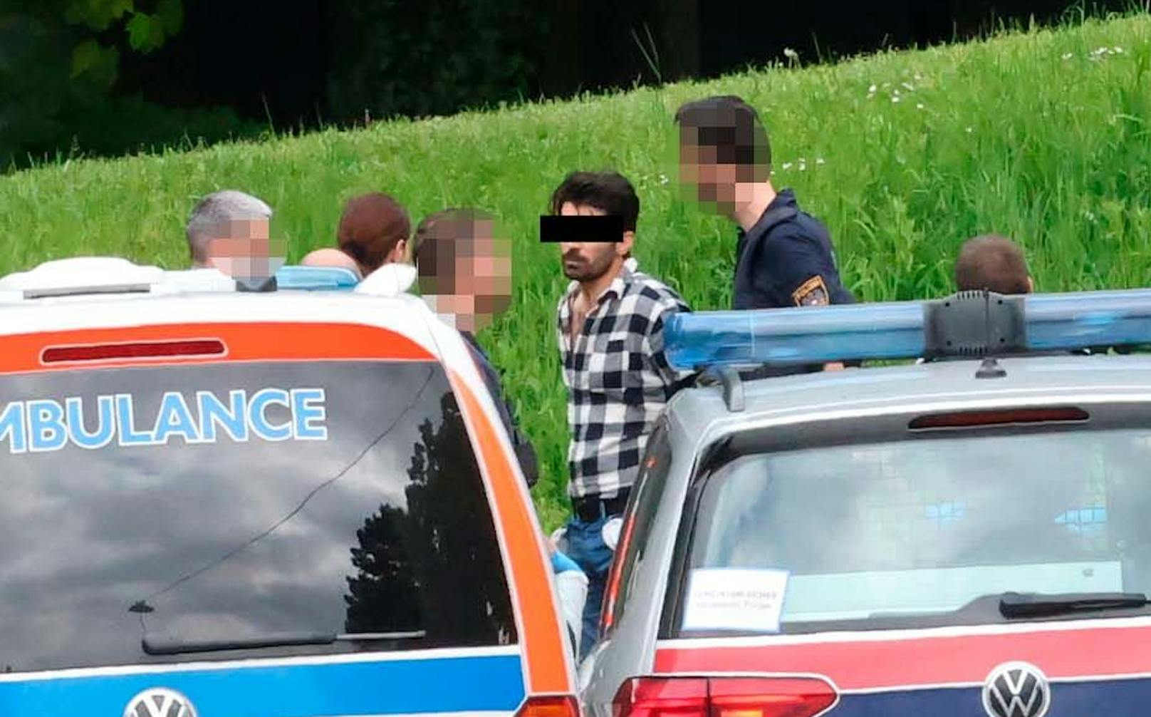 Polizei nimmt Verdächtigen nach Bluttat fest.