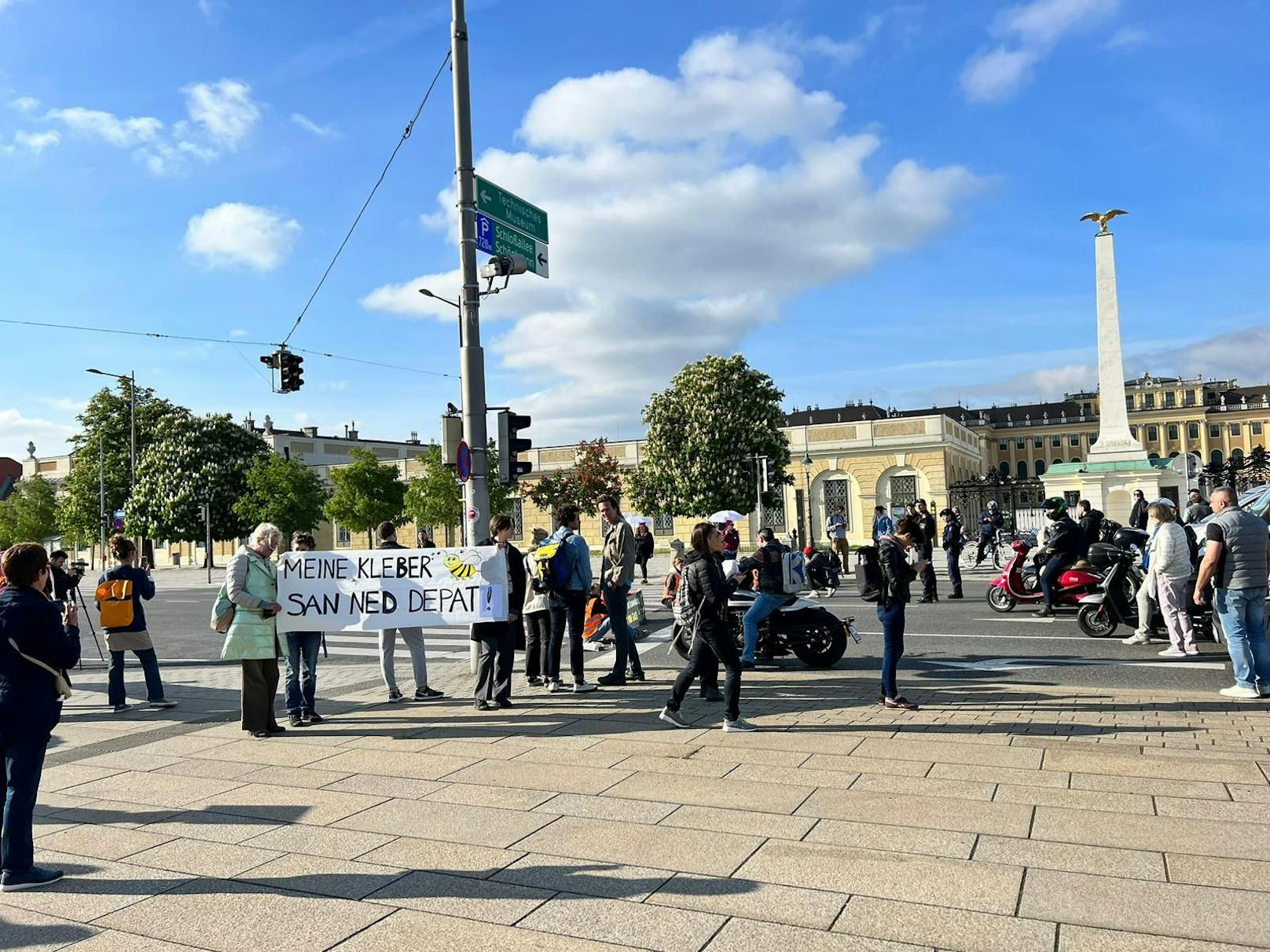 Die Demo findet in der Nähe vom Schloss Schönbrunn statt.