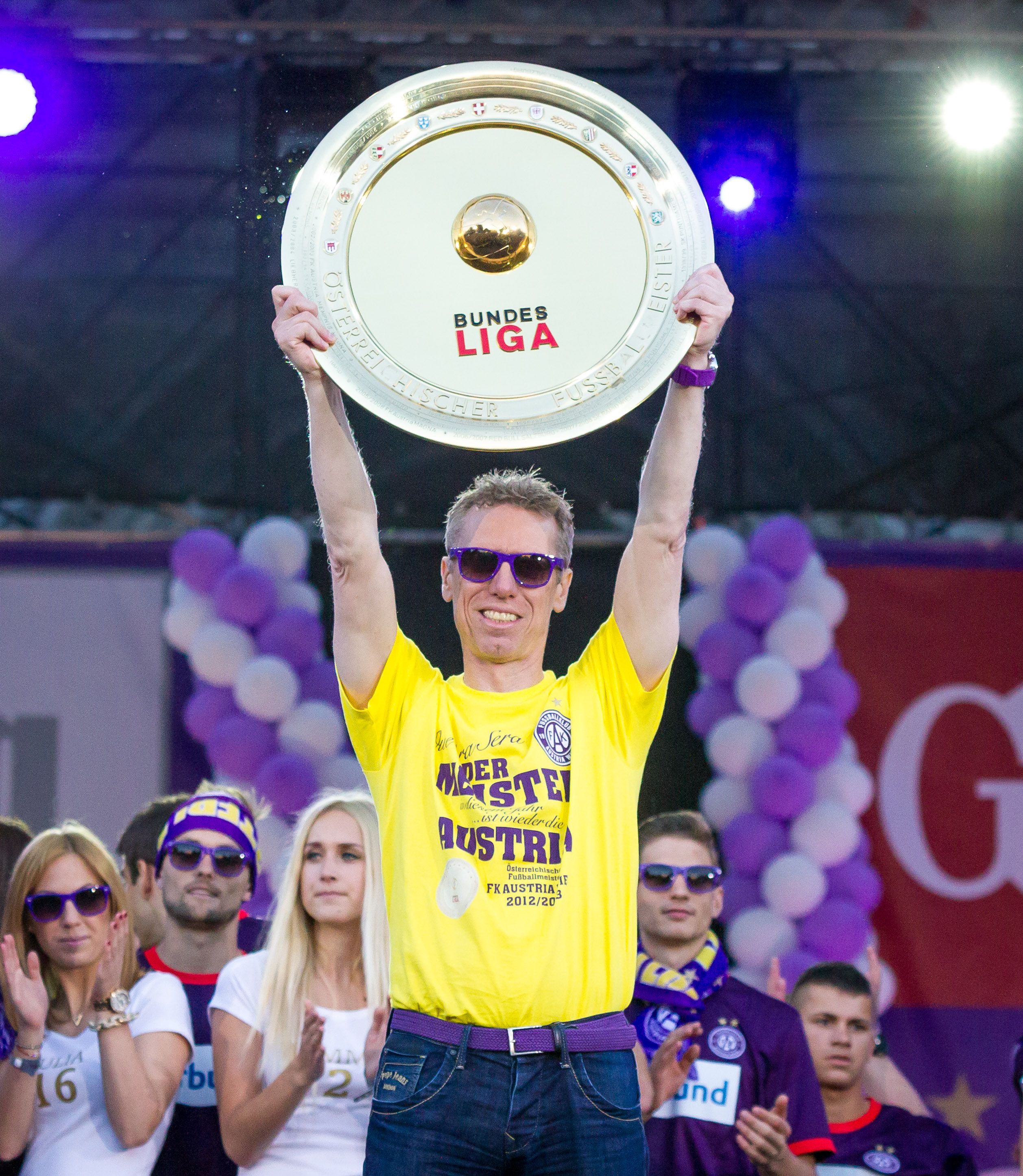 Meistertrainer Peter Stöger 2013 bei der Titel-Party der Wiener Austria.