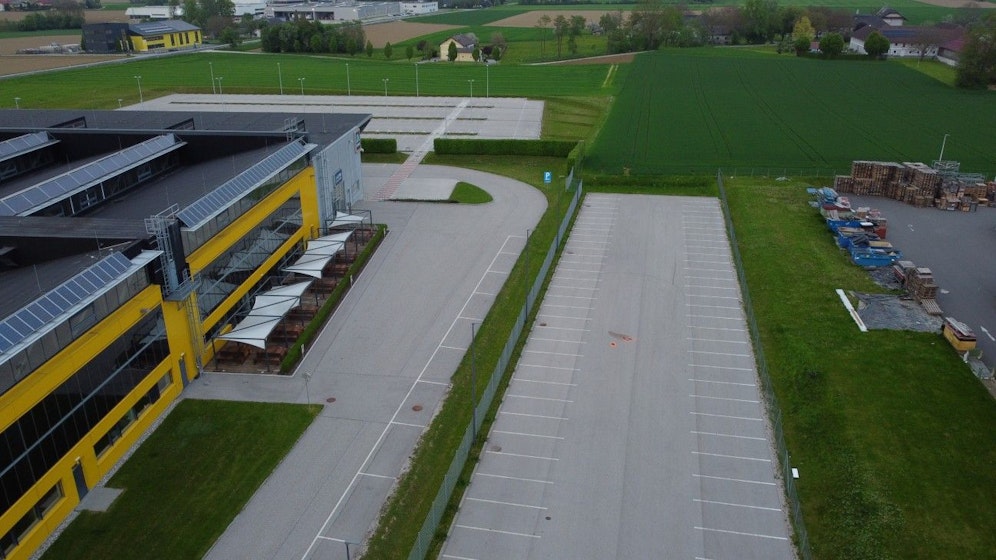 Auf diesem Parkplatz in Eberstallzell ist der frontale Crash passiert.