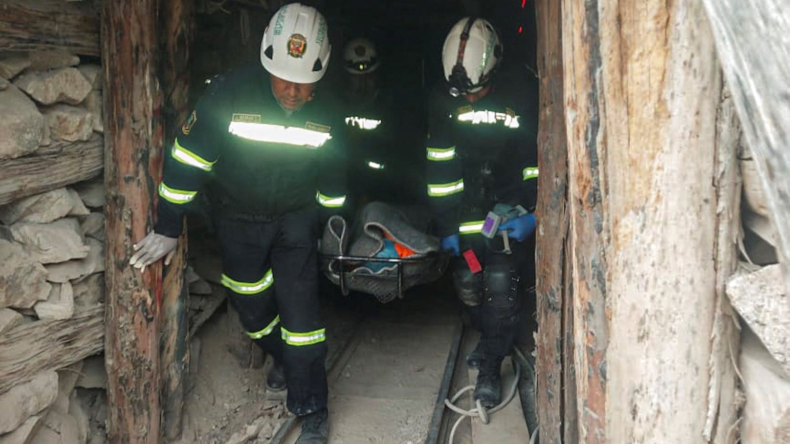 Brand in peruanischer Goldmine fordert 27 Todesopfer