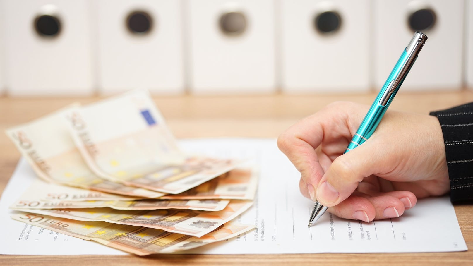 Ein Check deiner Lebensversicherung kann dir tausende Euro sparen. (Symbolfoto)