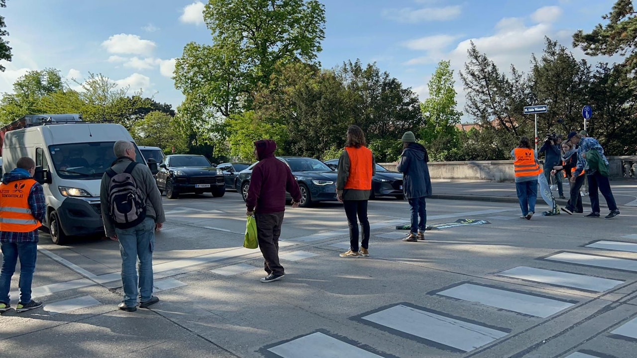 Heute.at - Neue Proteste: Klima-Kleber stoppen Verkehr bei Schönbrunn