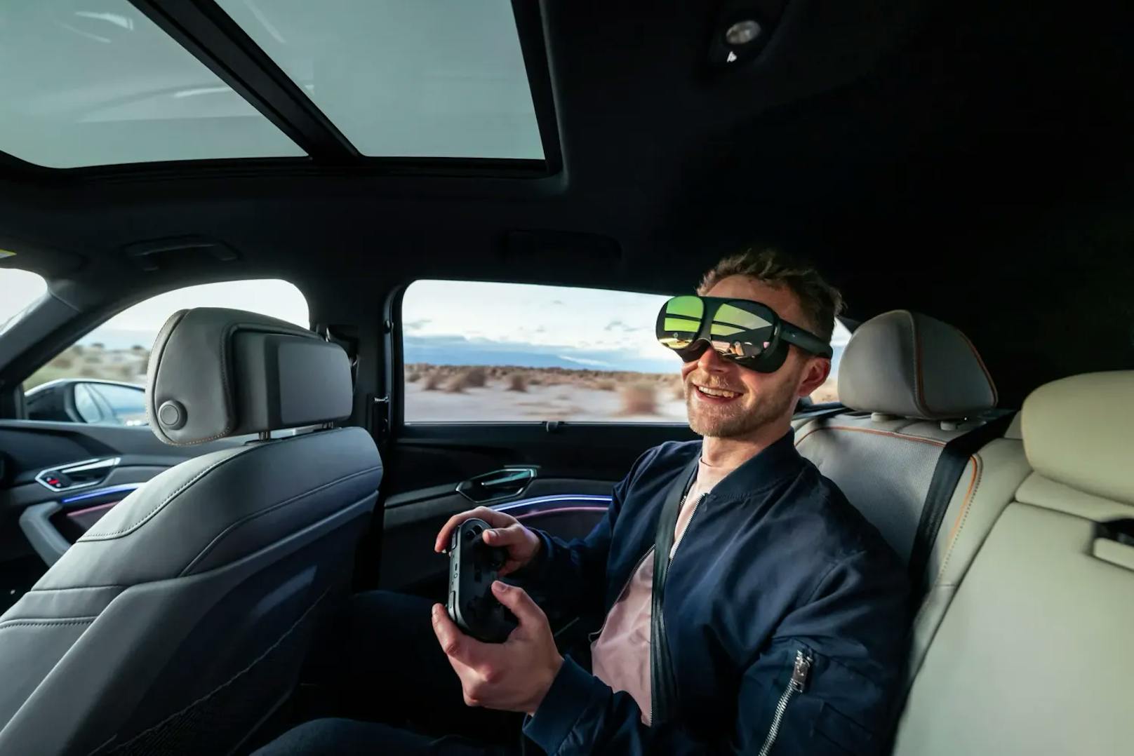 Audi bietet mit Holoride nicht nur virtuelle Testfahrten an, auf der CES 2023 präsentierte der Hersteller basierend auf der Holoride-Technologie ein komplettes VR-Entertainmentsystem.