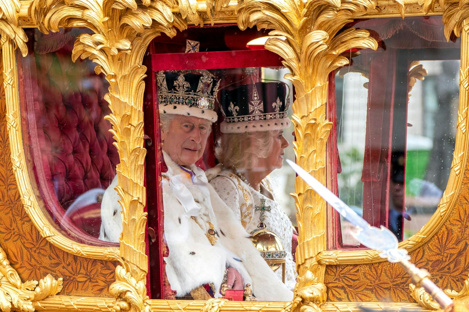 König Charles war nicht ganz glücklich während der Zeremonie.