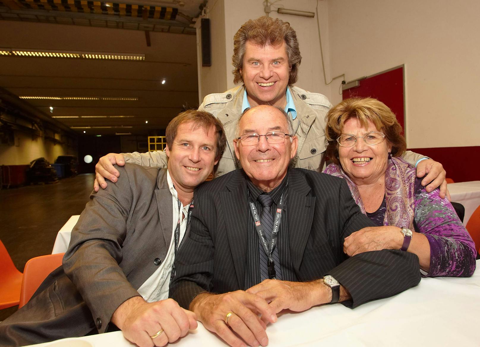 Schlagerstar <strong>Andy Borg</strong>, mit Bruder
Harald, Vater Adolf und Mutter Inge, bei der "Schlagernacht des Jahres 2010" in der Wiener Stadthalle