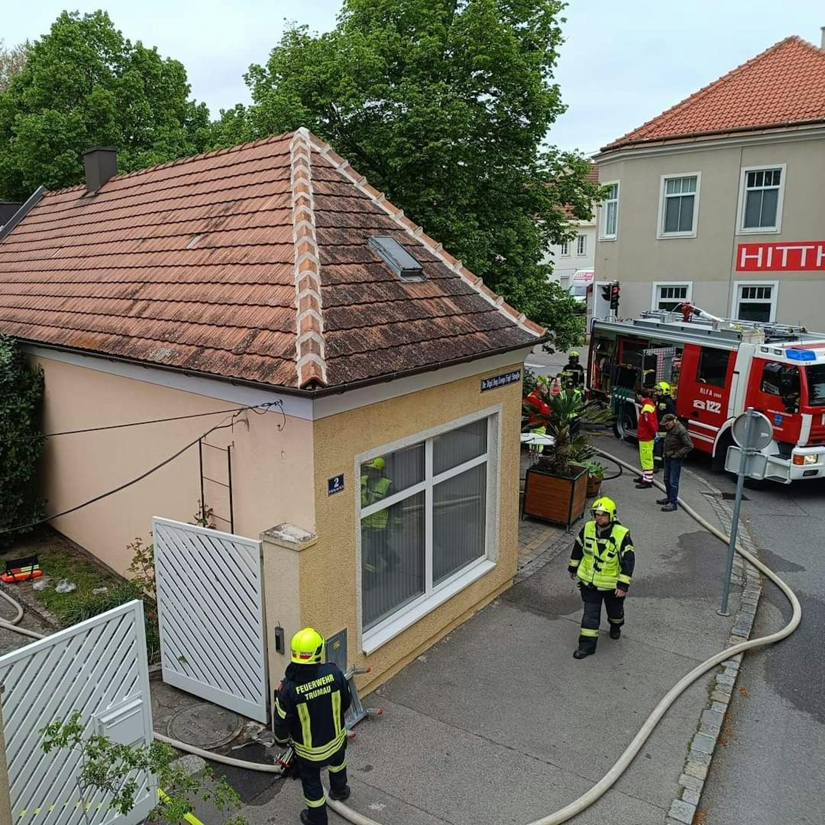 Feuerwehr bekämpfte Brand in Kult-Lokal in Trumau