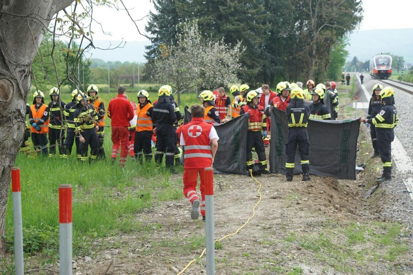 Ein Großaufgebot an Einsatzkräften vor Ort.