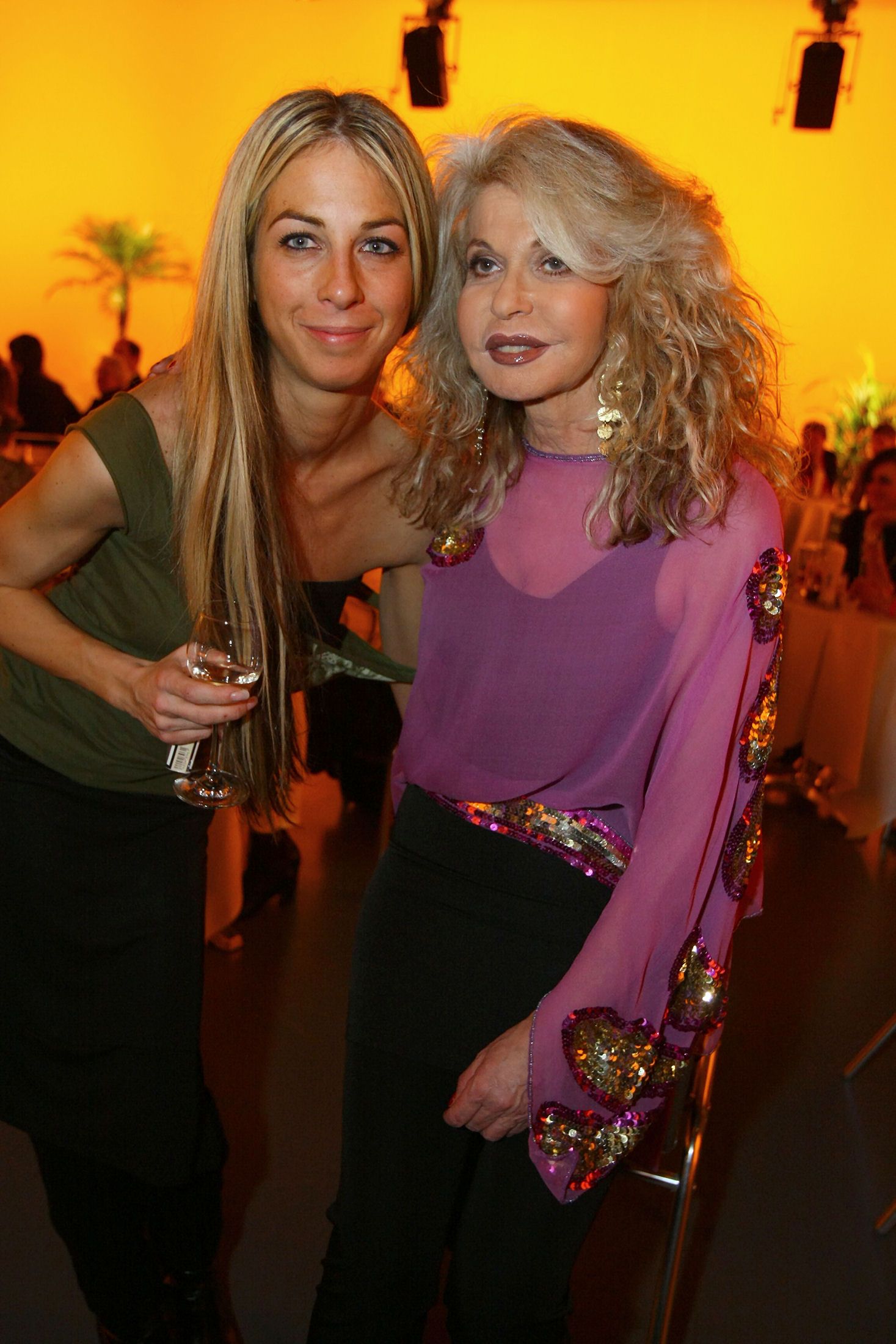 Yvonne Rueff und Jeannine Schiller (v.l.) kennen sich seit über 15 Jahren. Nach der Erkrankung Schillers übernimmt Rueff ihre Charity-Agenden in Österreich.