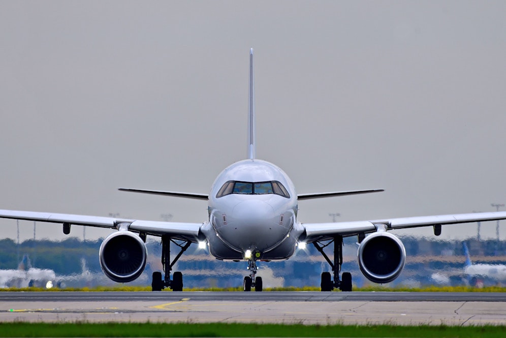 Im Sommer droht aufgrund angekündigter Streiks und einer gigantischen Nato-Übung ein großes Chaos im Flugverkehr. 