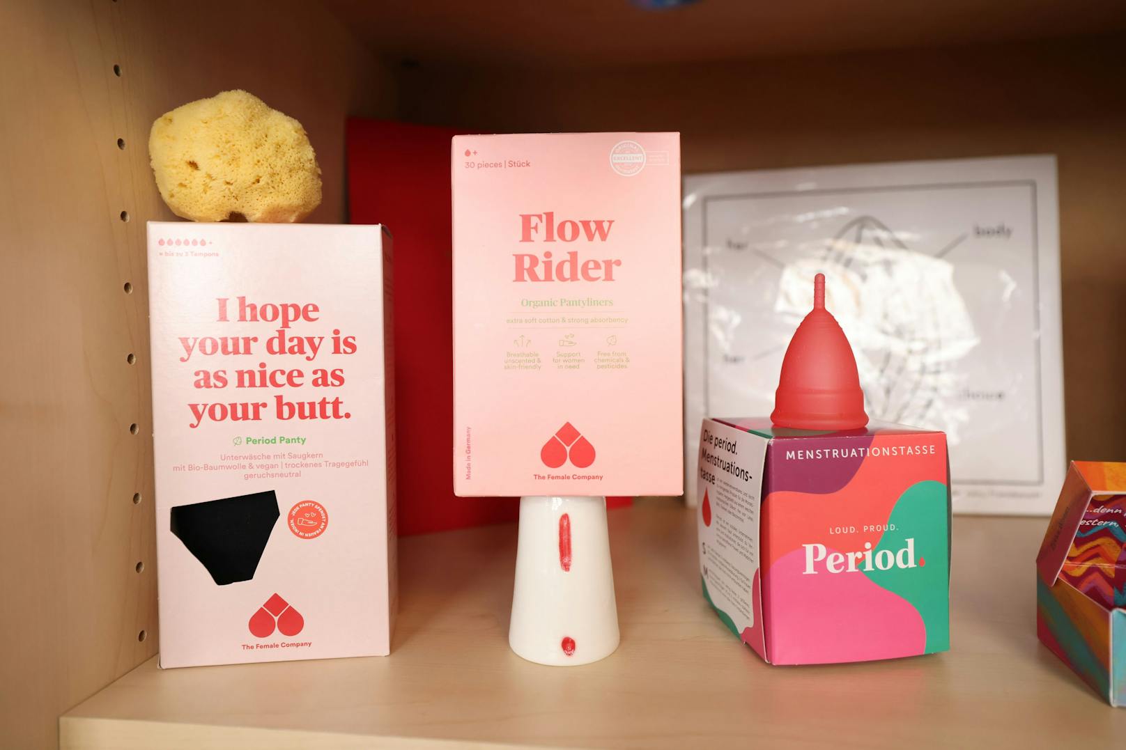 Dort gibt es Produkte rund um die Menstruation zu erstehen.