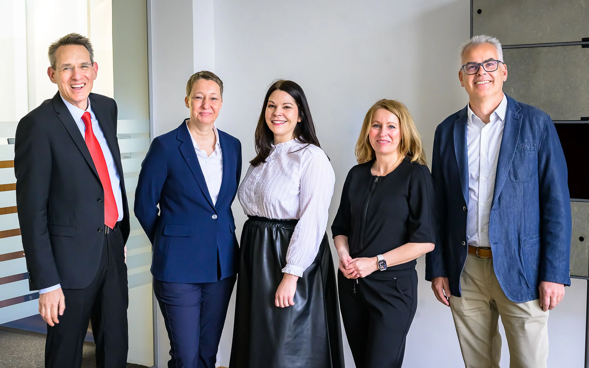 v.l.n.r. Michael Bartz (IMC FH Krems), Sybille Pirklbauer (AK Wien), Ingrid Heschl (Microsoft Österreich), Katja Edlinger (Microsoft Österreich), Franz Kramer (Microsoft Österreich).