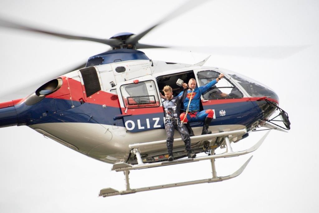 Bereits 2022 verkleideten sich die WEGA-Beamten als Superhelden, um kranken Kinder eine Freude zu machen.