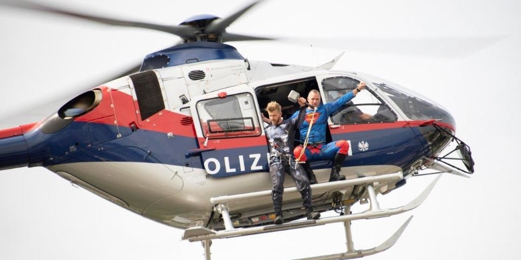 WEGA Beamte als Superhelden 2022