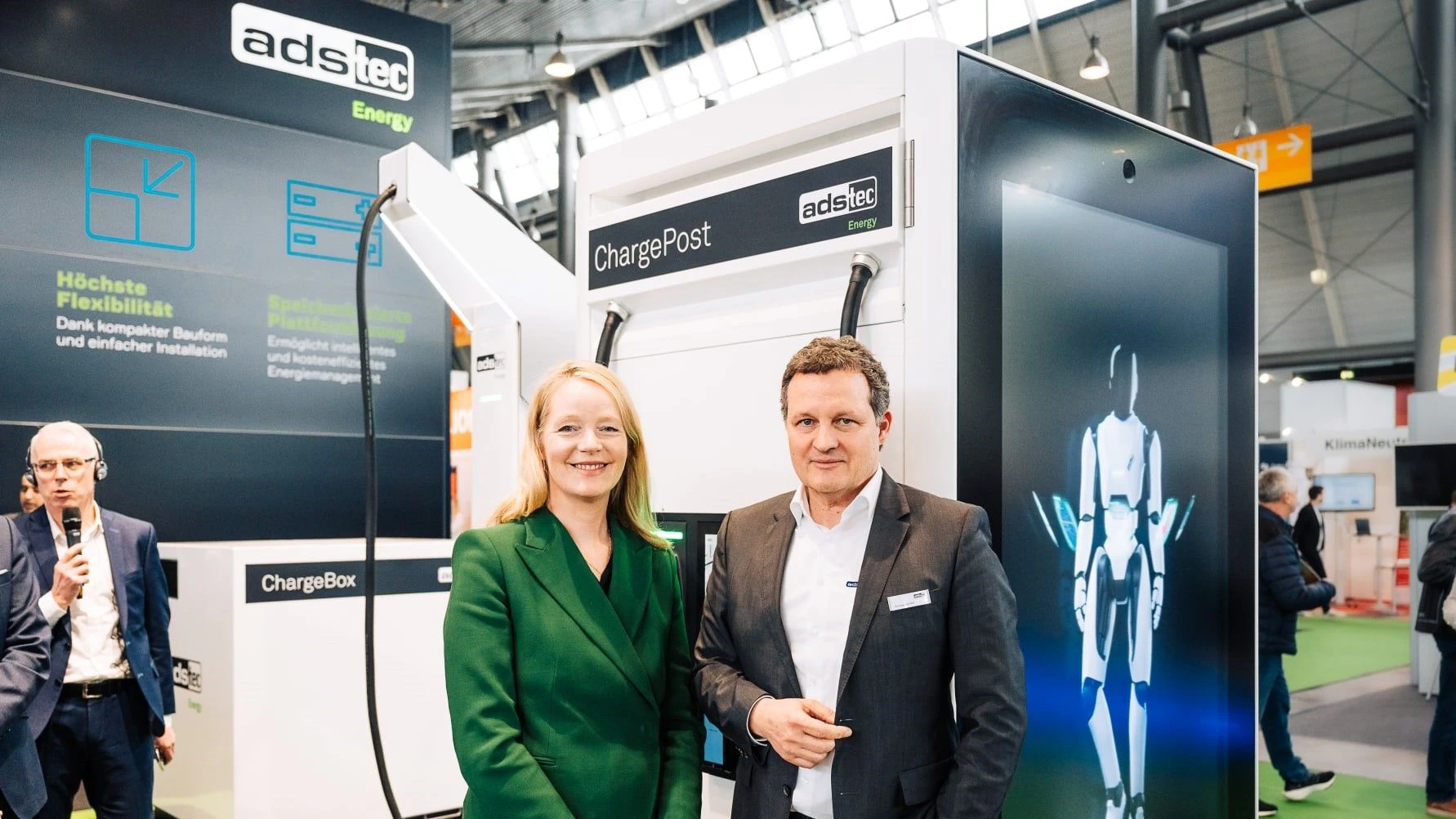 Baden-Württembergs Umweltministerin Thekla Walker und Thomas Speidel, BVES-Präsident und CEO von ADS-TEC Energy eröffnen die neue Energiemesse Volta-X.