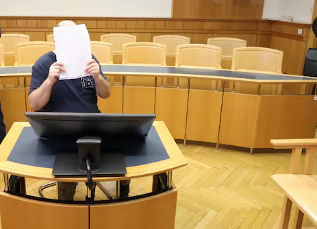 Daumen ab und Salzsäure für Versicherungsbetrug: Der Angeklagte (41)