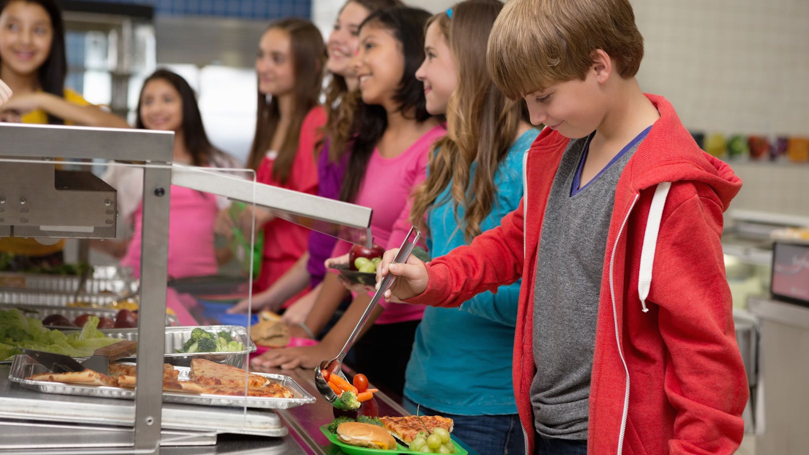 Essgeschirr billigster Sorte – Plastik im Schulessen