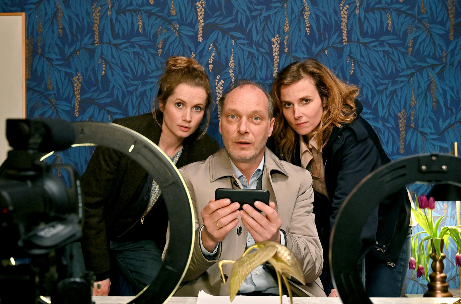 Seit 2019 („Tatort – Das Nest“) ermitteln Karin Gorniak (Karin Hanczewski), Peter Schnabel (Martin Brambach) und Leonie Winkler (Cornelia Gröschel, v.r.n.l.) gemeinsam.