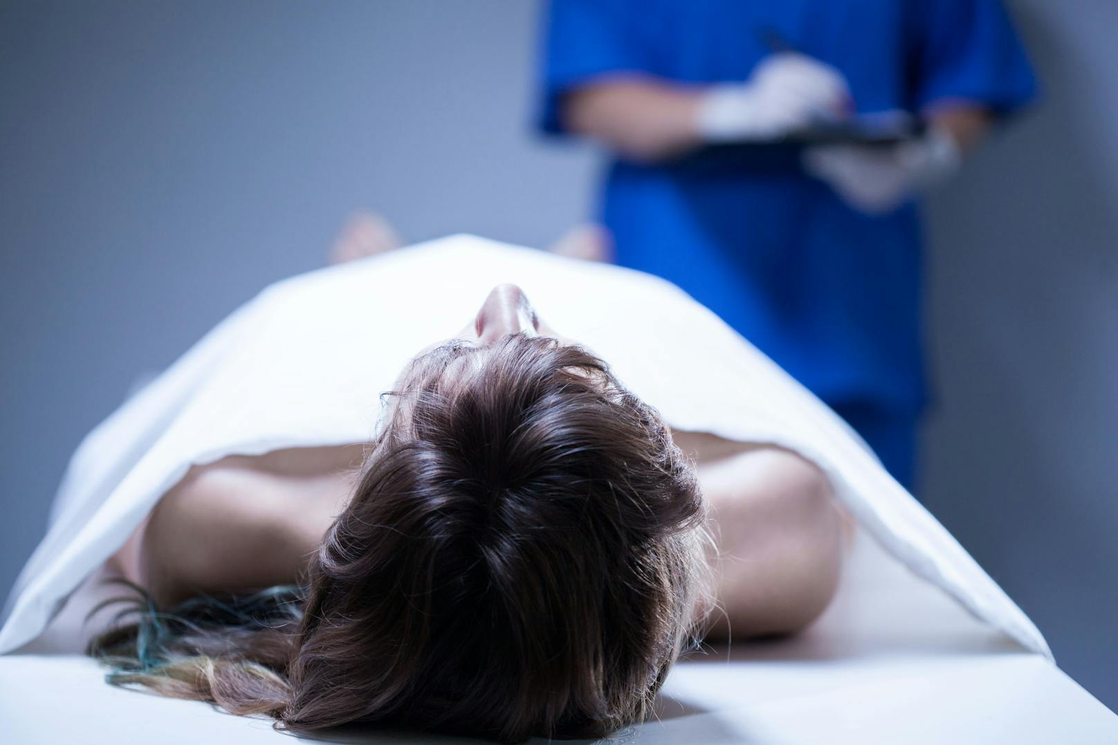 Tote Frau zu dick, Anatomie lehnt Körperspende ab